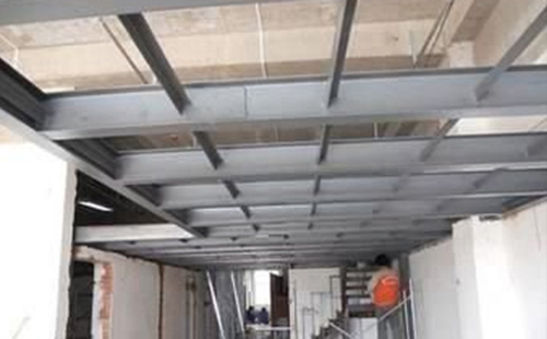 钢结构治多钢结构隔层如何做才性价比更高