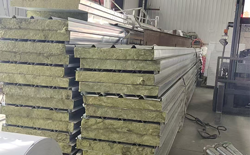 治多彩钢夹芯板